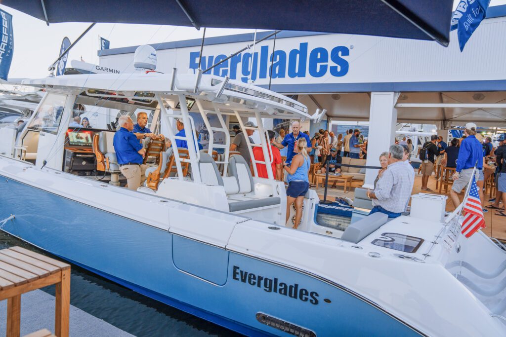 JJS02714 Everglades boating community on a hybrid boat