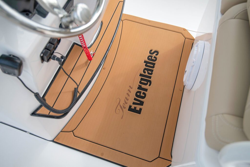 everglades_273cc_exterior_console deck_RGG_1460 273cc exterior console deck