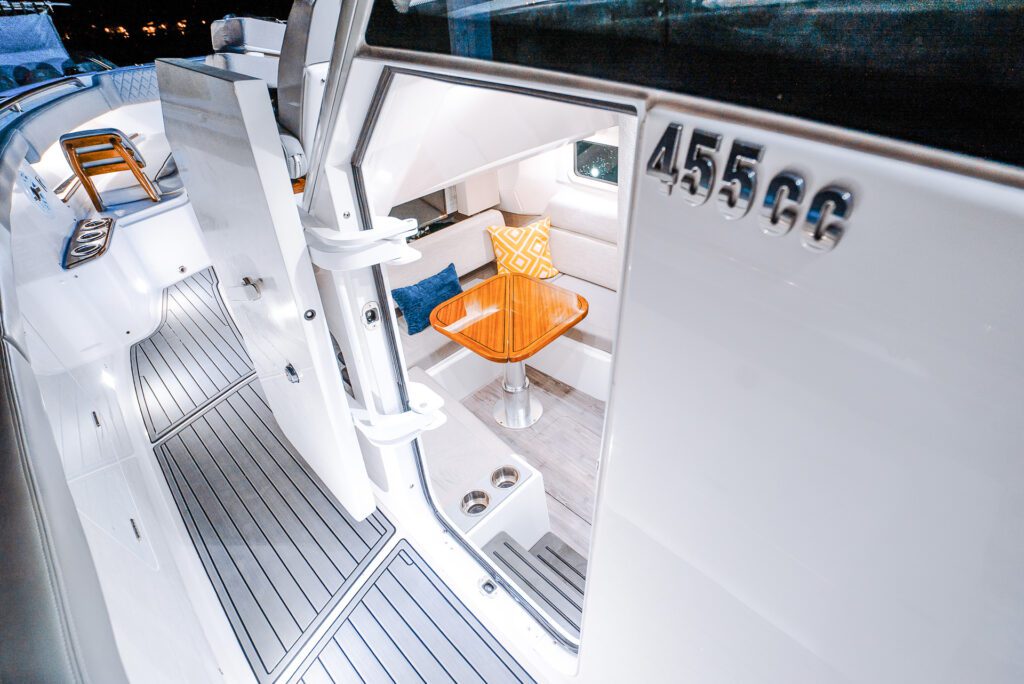 everglades_455cc_exterior_cabin_DSC06218 455cc exterior cabin