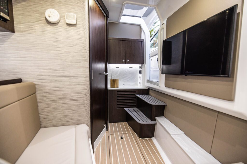 Everglades_367CX_Interior